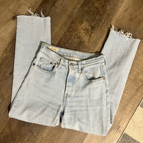 Levi’s Light Wash 501 | High Rise Straight Leg - Picture 3 of 6